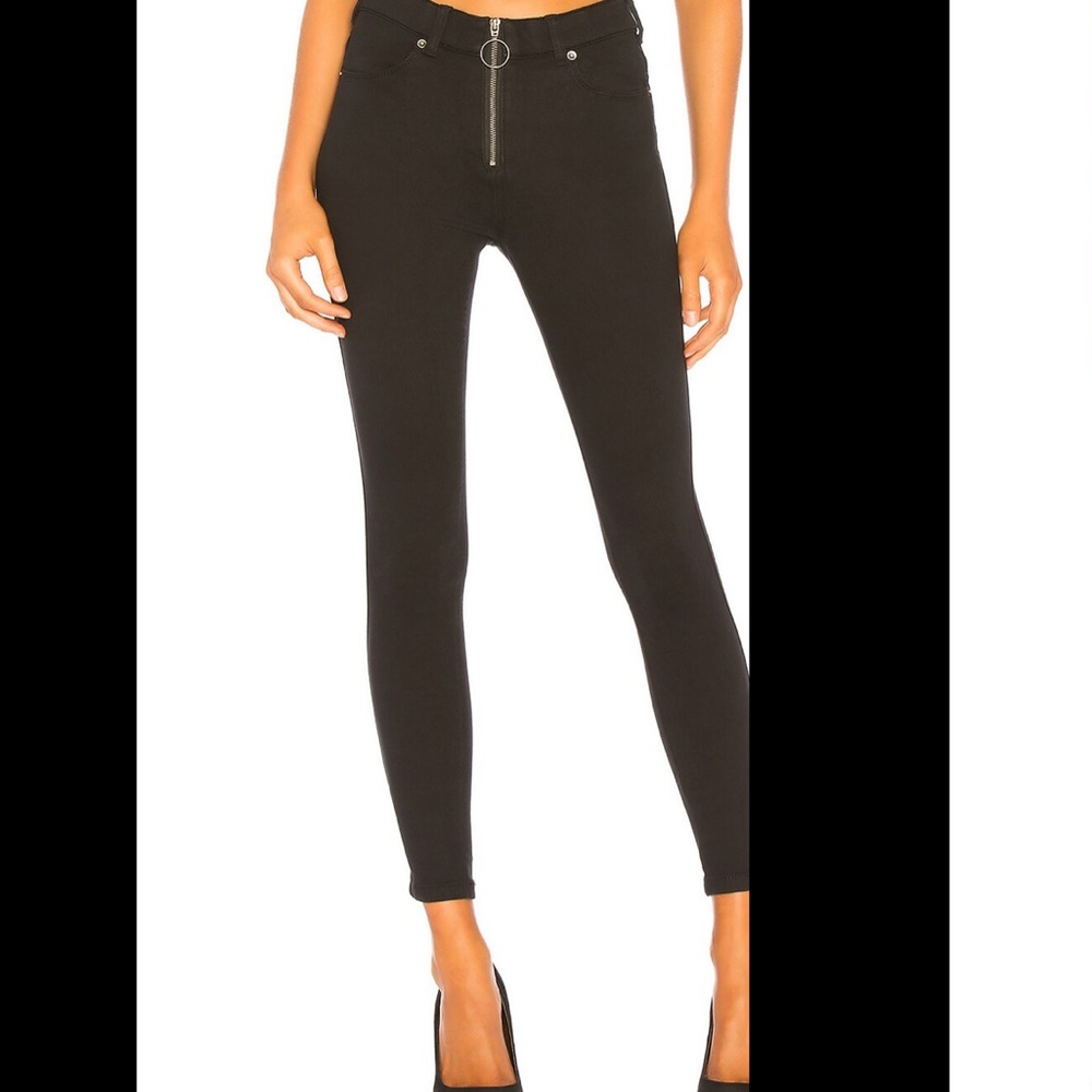 Dr. Denim Rex jean in black. Front zipper, skinny jeans.